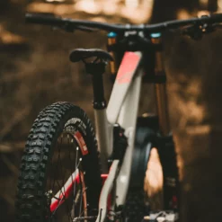 Goodyear Newton MTR Downhill Tubeless Complete Tyre -Outlet Fahrradschläuche Store Goodyear Newton Downhill Tubeless Rear MTB Tyre Tyres Black GR 014 61 584 V005 R 2