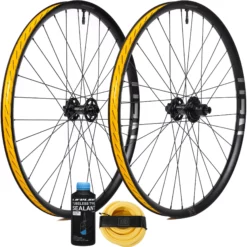 Nukeproof Horizon V2 Laufradsatz ARD Und Dichtungsset -Outlet Fahrradschläuche Store Nukeproof Horizon V2 Wheel ARD and Sealant Bundle Wheel Sets Black 29 MS NUKHOR2021BF29MS 0